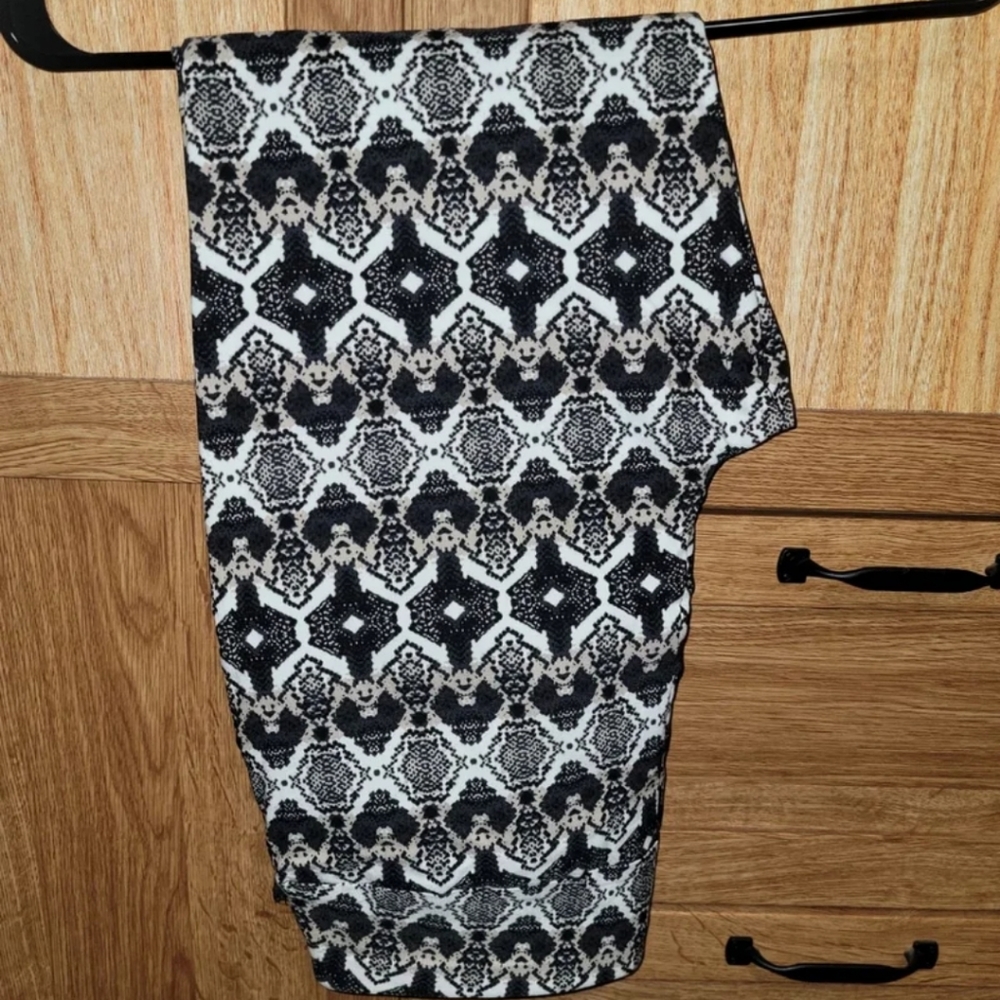 Geometric Pattern Leggings